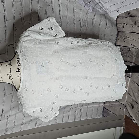 Chico's White Lace Overlay Blouse Size Large - Picture 3 of 5
